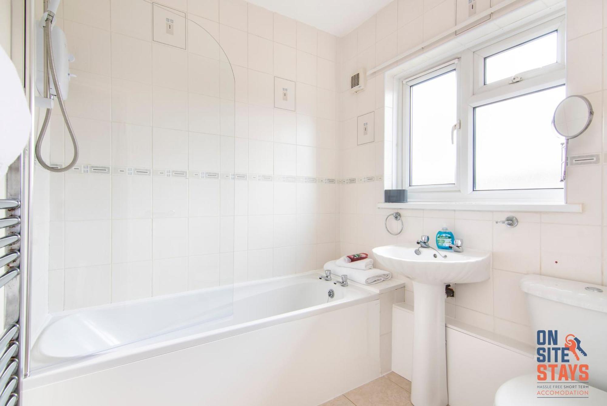 Onsitestays - Cosy 2-Bedroom Apartment With Private Entrance & Long Stay Prices Gravesend Zewnętrze zdjęcie